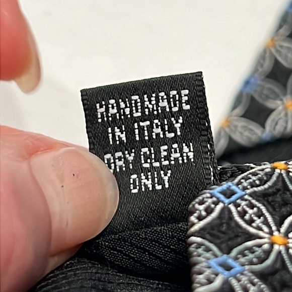 Berrend DeWitt  Made in Italy Men's 100% Silk Classic Tie - Picture 8 of 10